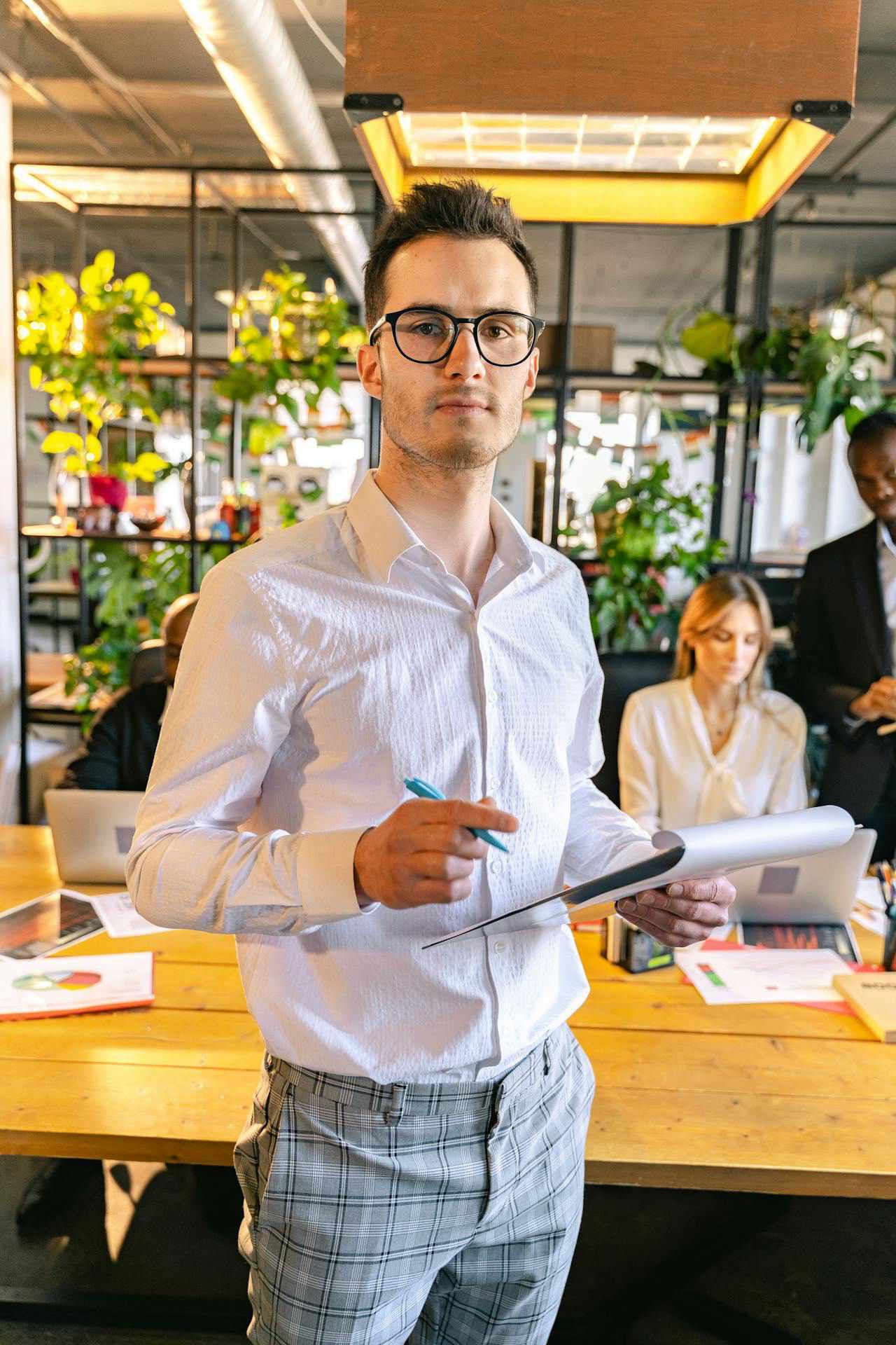 flower-shop-owner-growing-a-sales-team flower-shop-owner-growing-a-sales-team